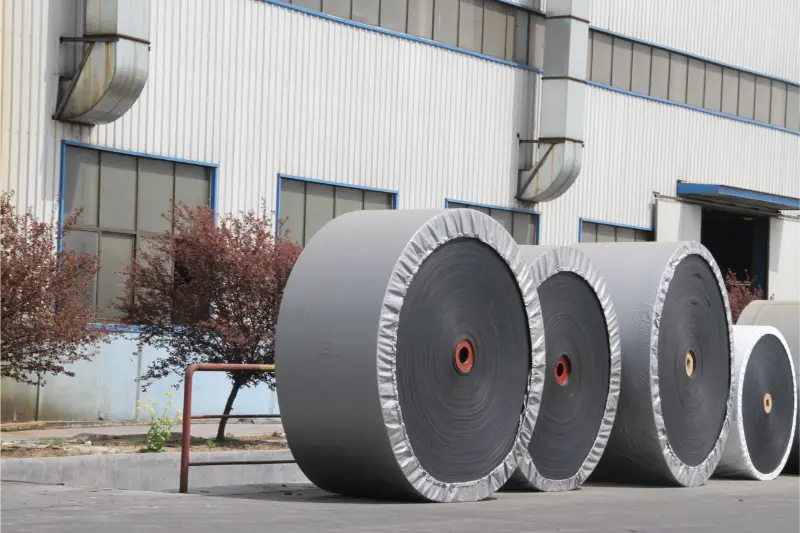 Heavy duty conveyor belts